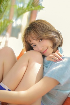 女大学生的沙龙室2在线观看